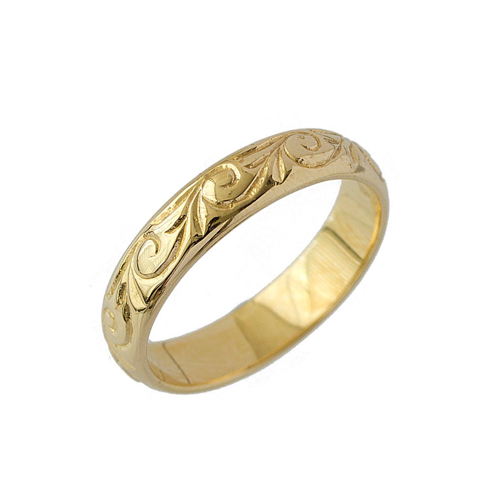 Mens Vintage Scrolls Foliage Wedding Band in 14k Yellow Gold