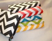 Chevron Zig Zag Zipper Clutch