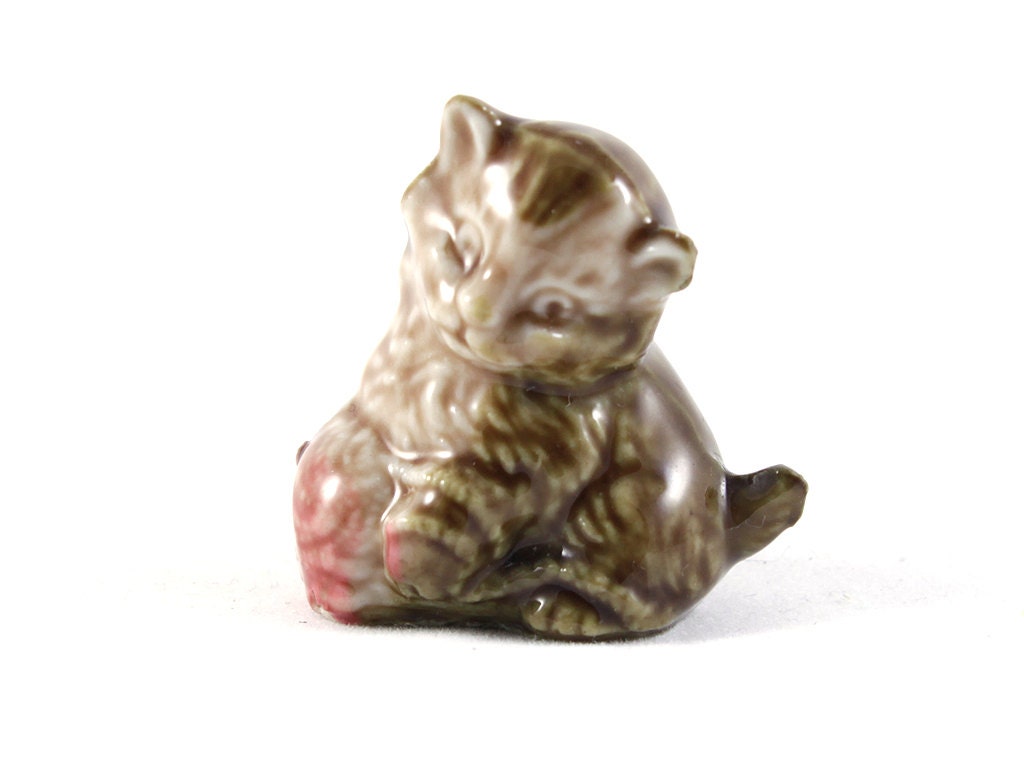 Wade Whimsies - Kitten Cat Feline - Miniature Figurine 1970s