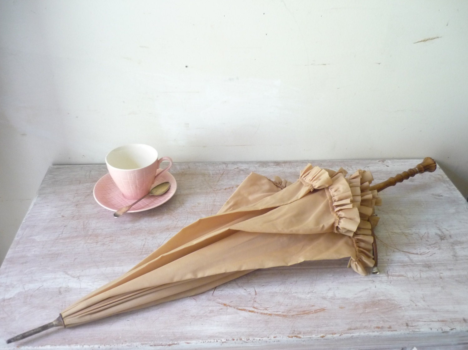 Vintage Frilly Umbrella in Soft Caramel