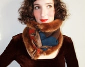 Movable ethnic collar in fake fur