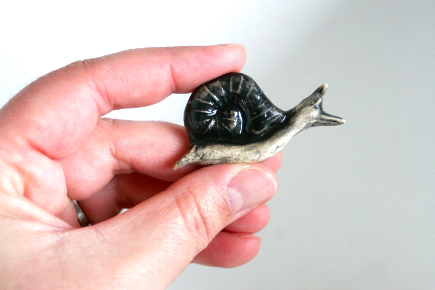 Muddy Garden Snail Refrigerator Magnet Ceramic Pottery Glazed Kitchen Garden Decor