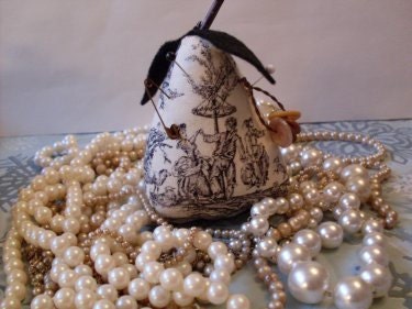 PrimiTive Folkart Black Toile Pear Pincushion  LJo Collection Sewing Notions