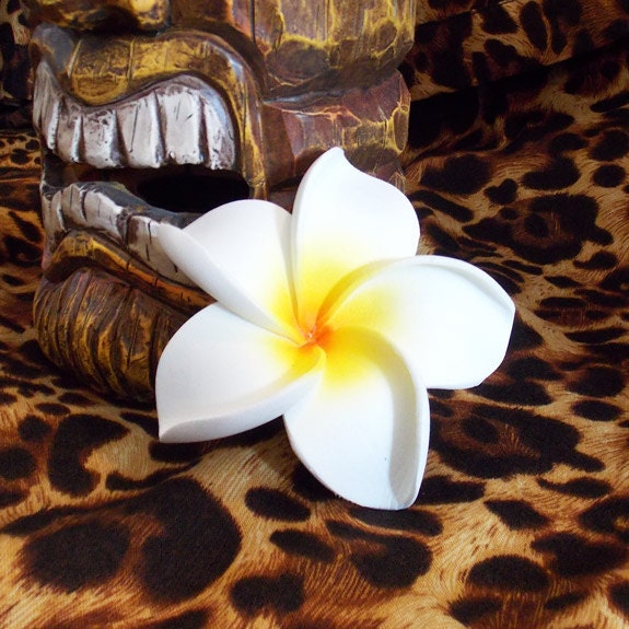 White Hawaiian Tiki Plumeria Flower Hair Clip, Rockabilly Pinup Hair Accessories