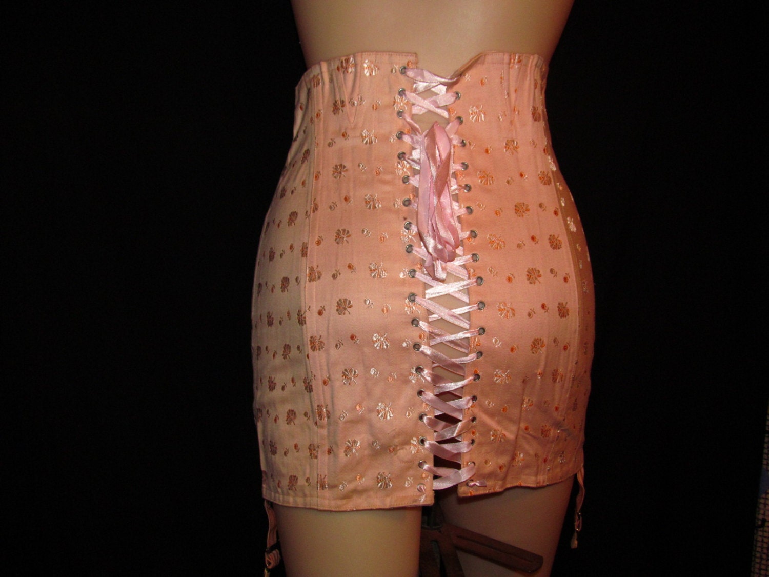 Deadstock - M / L - Amazing large vintage 40s 50s pink salmon floral satin girdle corset garter belt Made in France