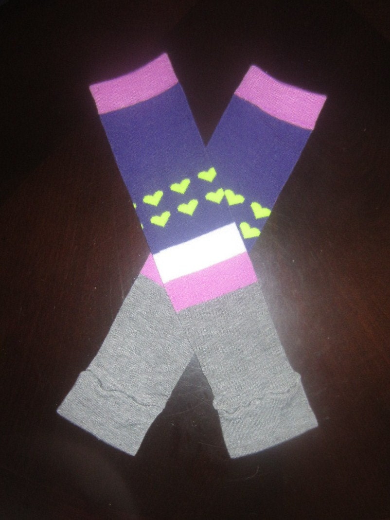 Leg/Arm Warmers - Baby Leggings - Green Hearts on Purple