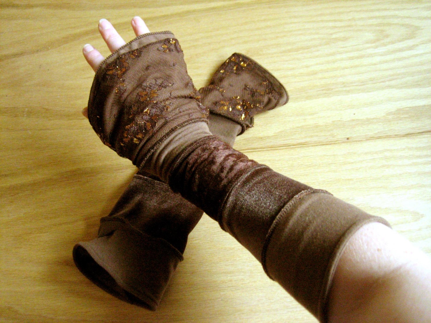 Brown Lace - Armwarmers
