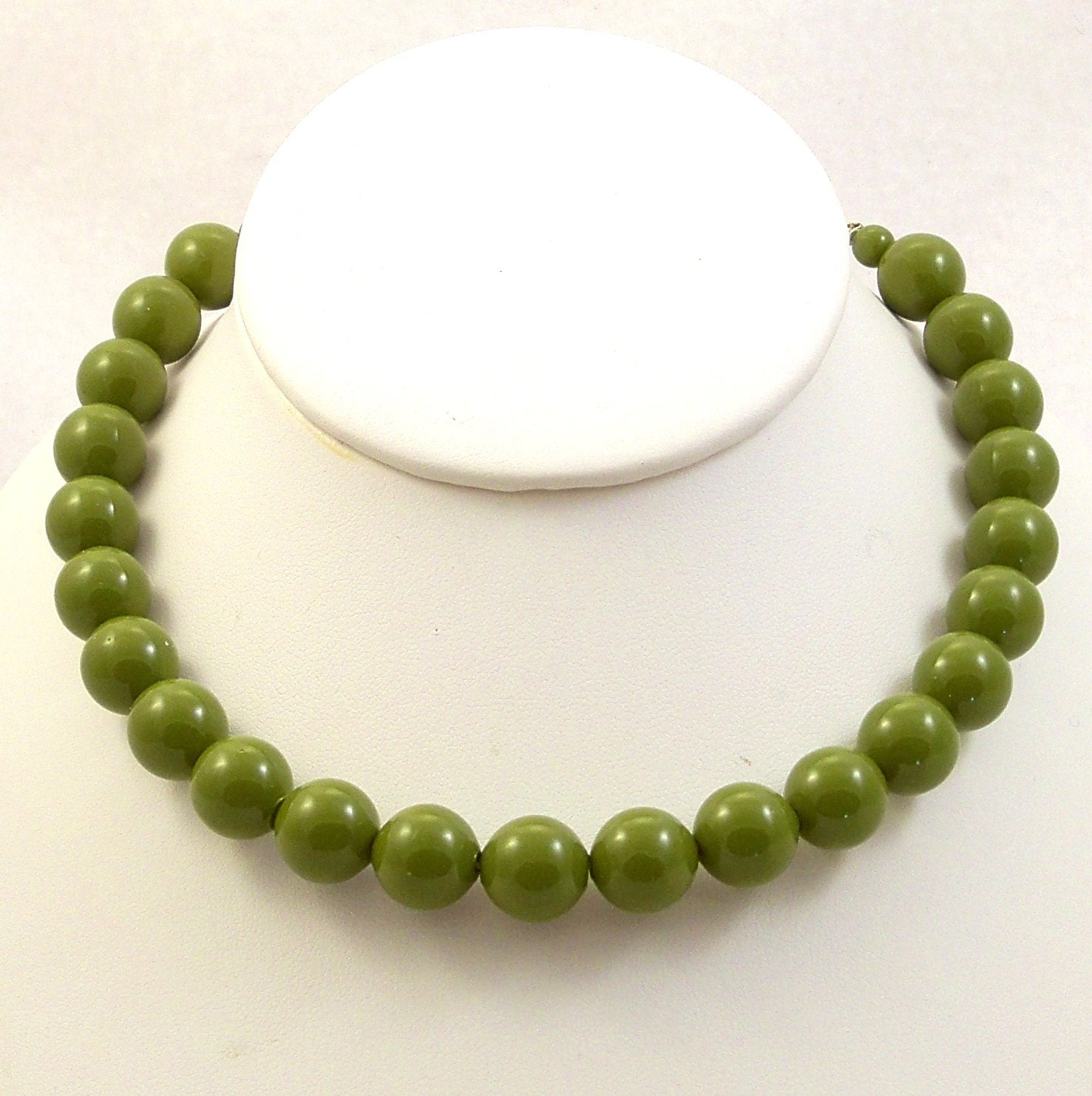 Vintage 1950s Choker Necklace Rhinestones Pea Green Beads