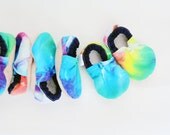 Tie Dye Bison Booties Size 12 to 18 Months toddler organic vegan cloth fabric cotton slippers