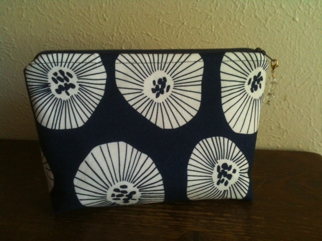 Makeup/toiletry pouch -- Echo