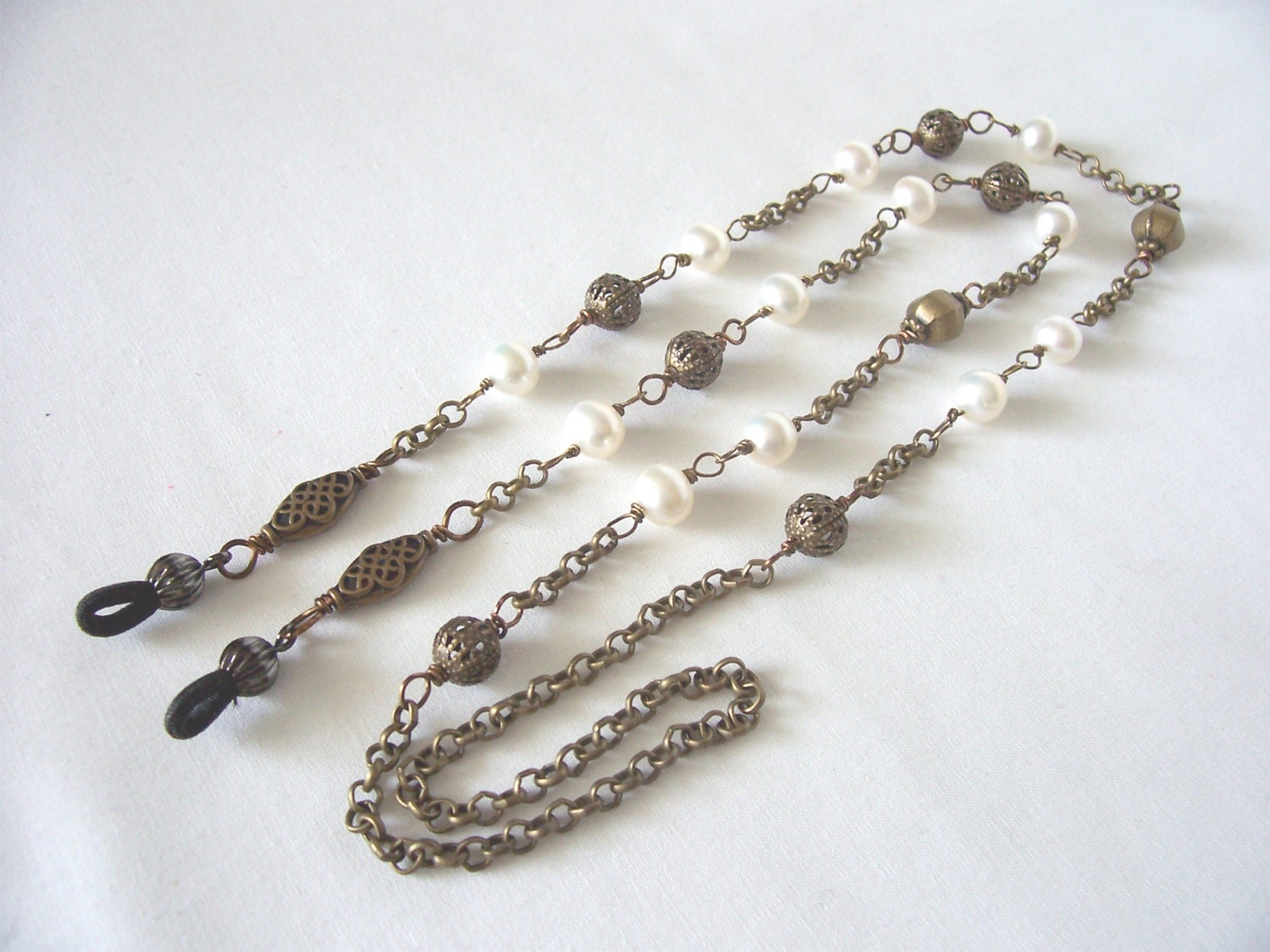 eyeglass chain, pearl eyeglass chain, eyeglass holder, spring trends, office fashion, ooak, great gift idea