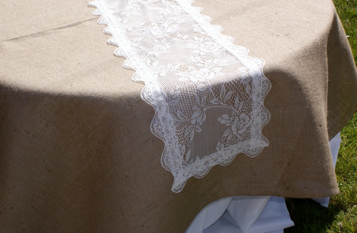 Lace runner - natural white