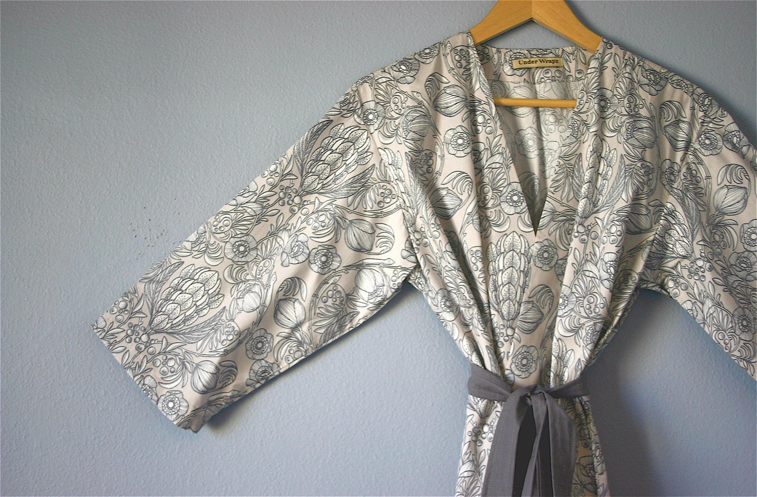 Gray Kimono Robe. Dressing Gown. Bathrobe. Bridesmaids Robe. Maternity Robe. Modern Kimono.  Gray Hush.  Knee Length.