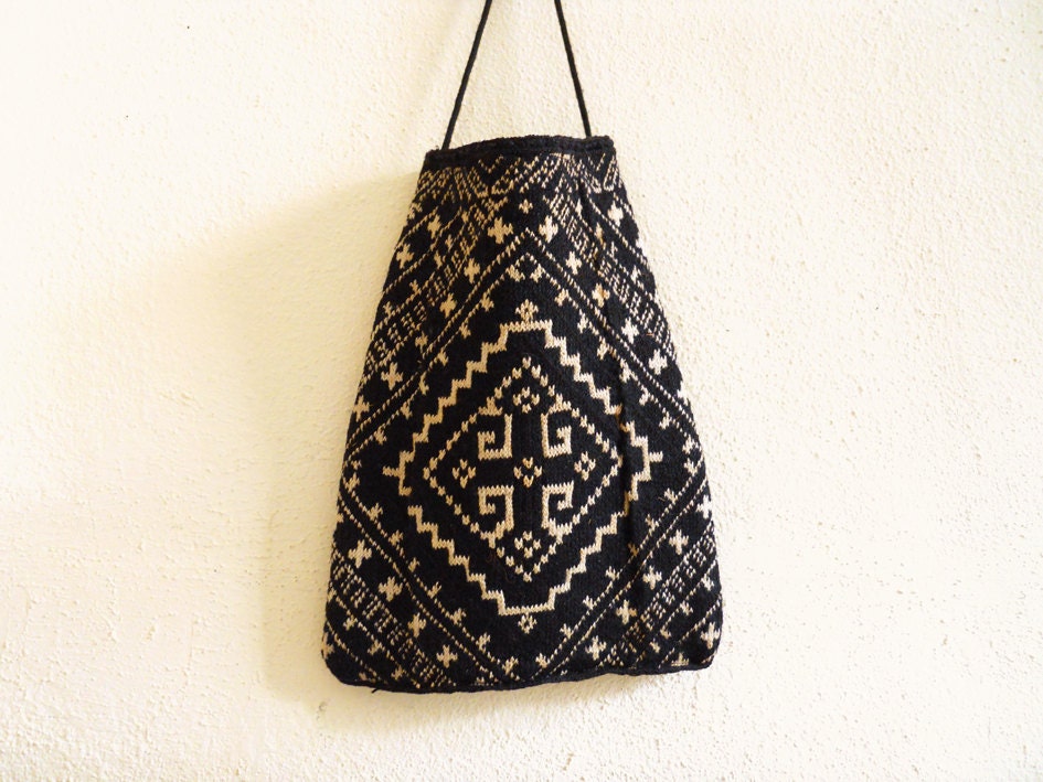 Vintage Black and White Ethnic Tribal Purse - NellieFellow