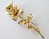Vintage 80s Traditional Cottage Chic Signed Pastelli Brushed Goldtone Gold Tone Detailed Long Stem Rose Flower Brooch Pin