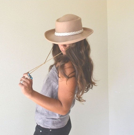 Wool Felt Brim Hat. Betmar Union Made. Beige. Vintage 1950s. White Leather Braided Band