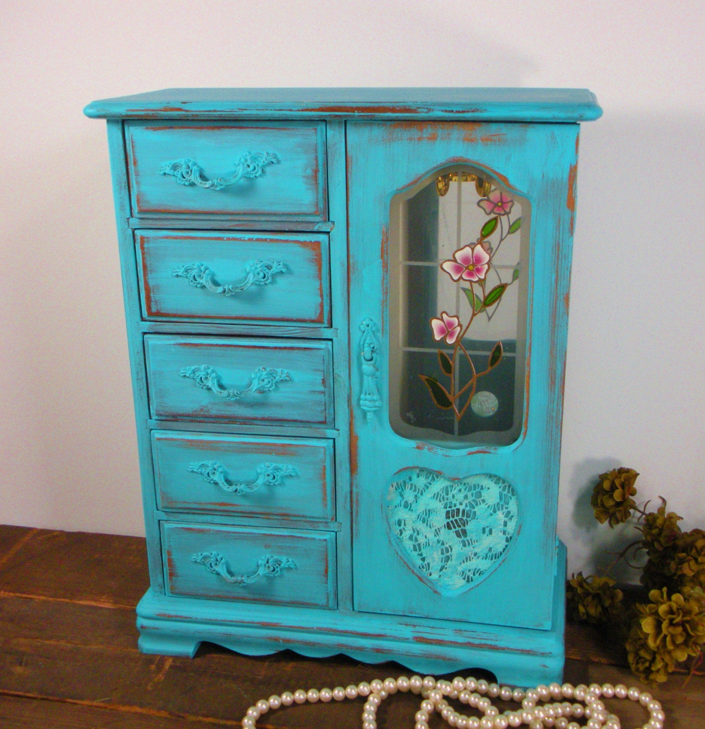 Jewelry box / Distressed jewelry box / jewelry organizer / jewelry holder / upcycled / shabby chic