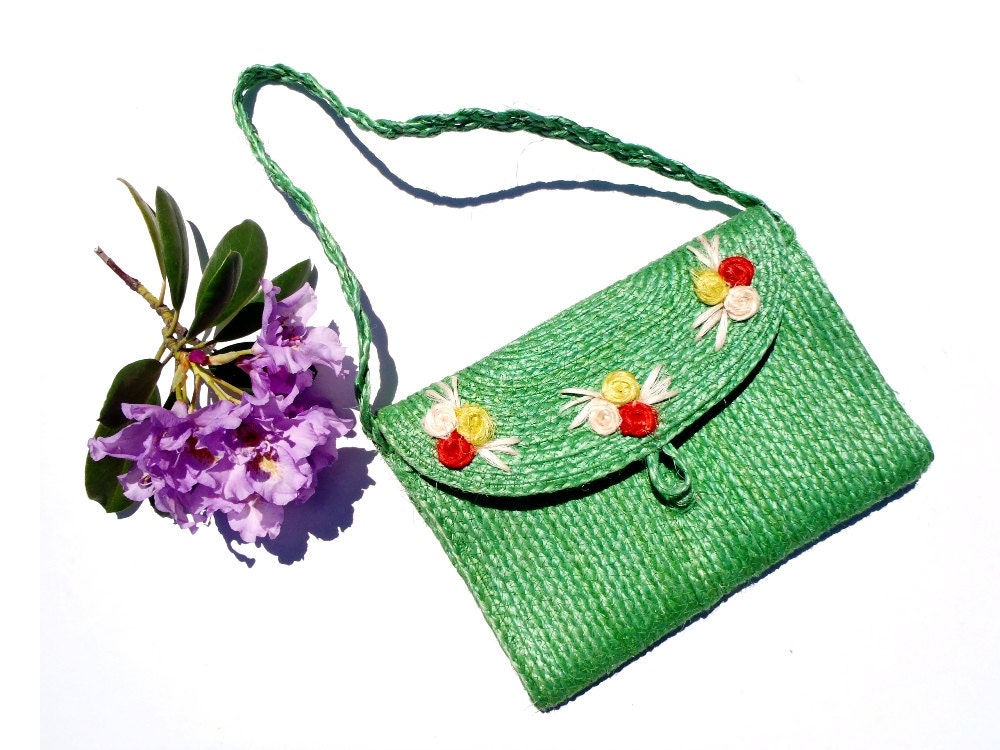 Vintage Green Straw Summer Purse Short Braided Strap & Loop Closure Light Handbag Flowers Natural Delightful Fashion Accessory Cloth Lining