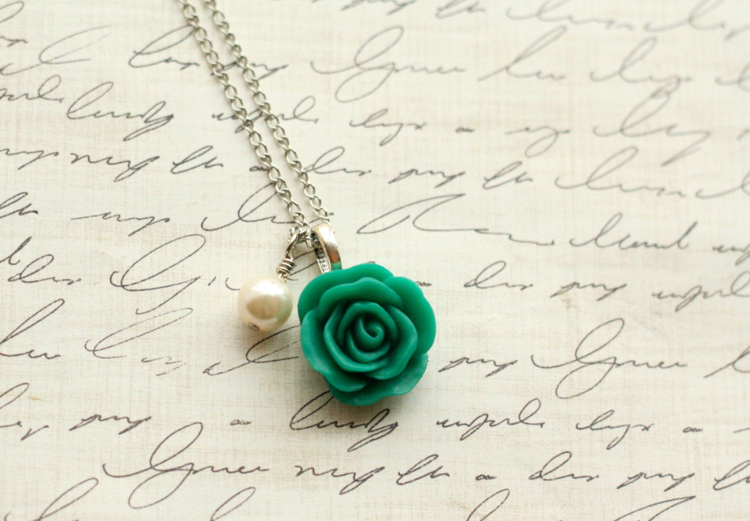 Emerald Green Rose Necklace - Bridesmaid Necklace - Green Flowergirl Necklace - Emerald Wedding - Rose Necklace - Pearl Necklace