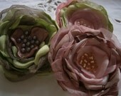 Adjustable Fabric flower rings in green and pink, Pink floral rings, Green flower ring