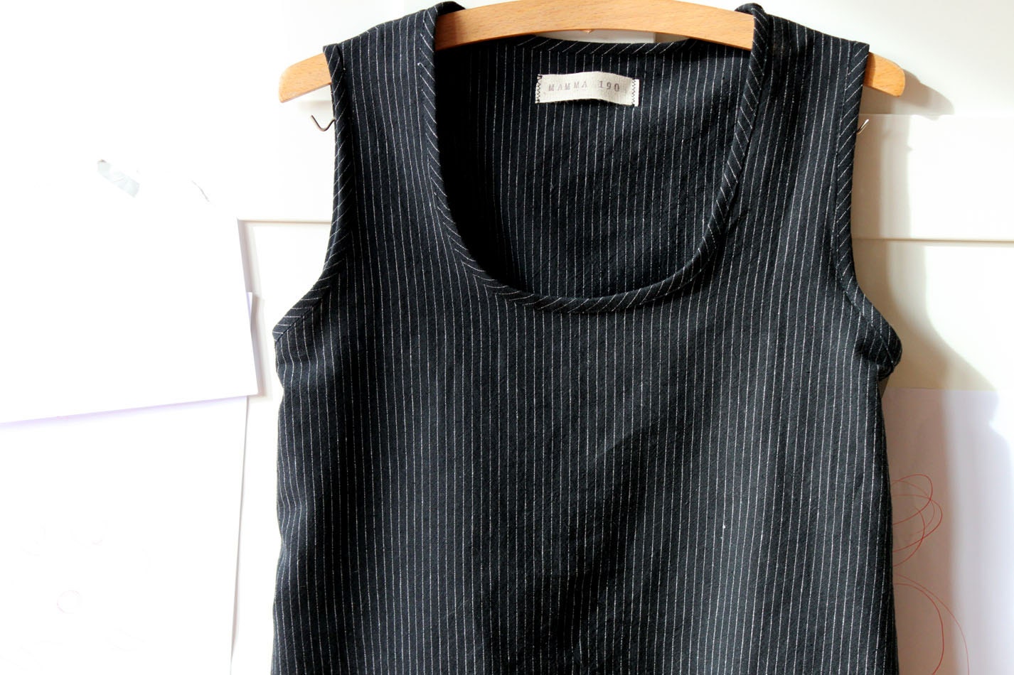 Sleeveless short pinafore for women, pure linen. Everyday smock pinafore. Size S. Black linen.