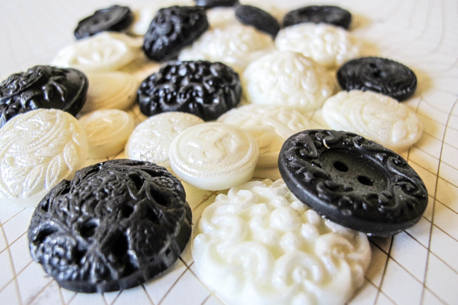 25 Edible Candy Buttons: Black & White Il_570xn