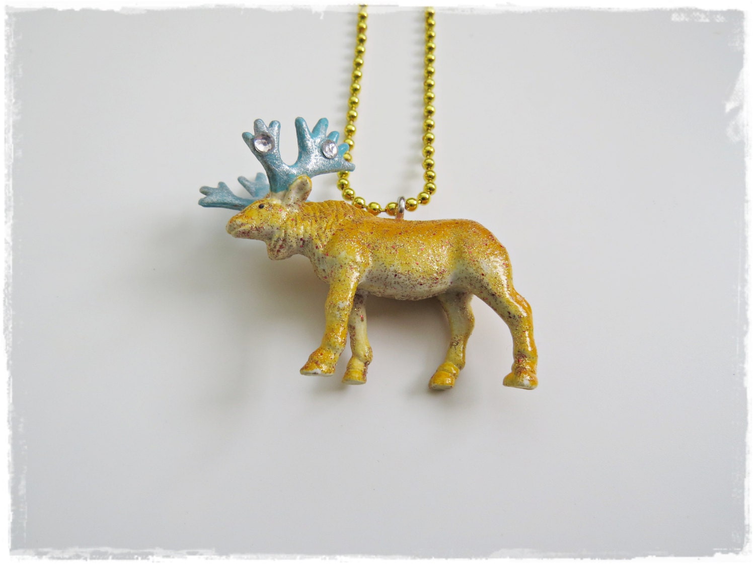 Kitsch Moose pendant