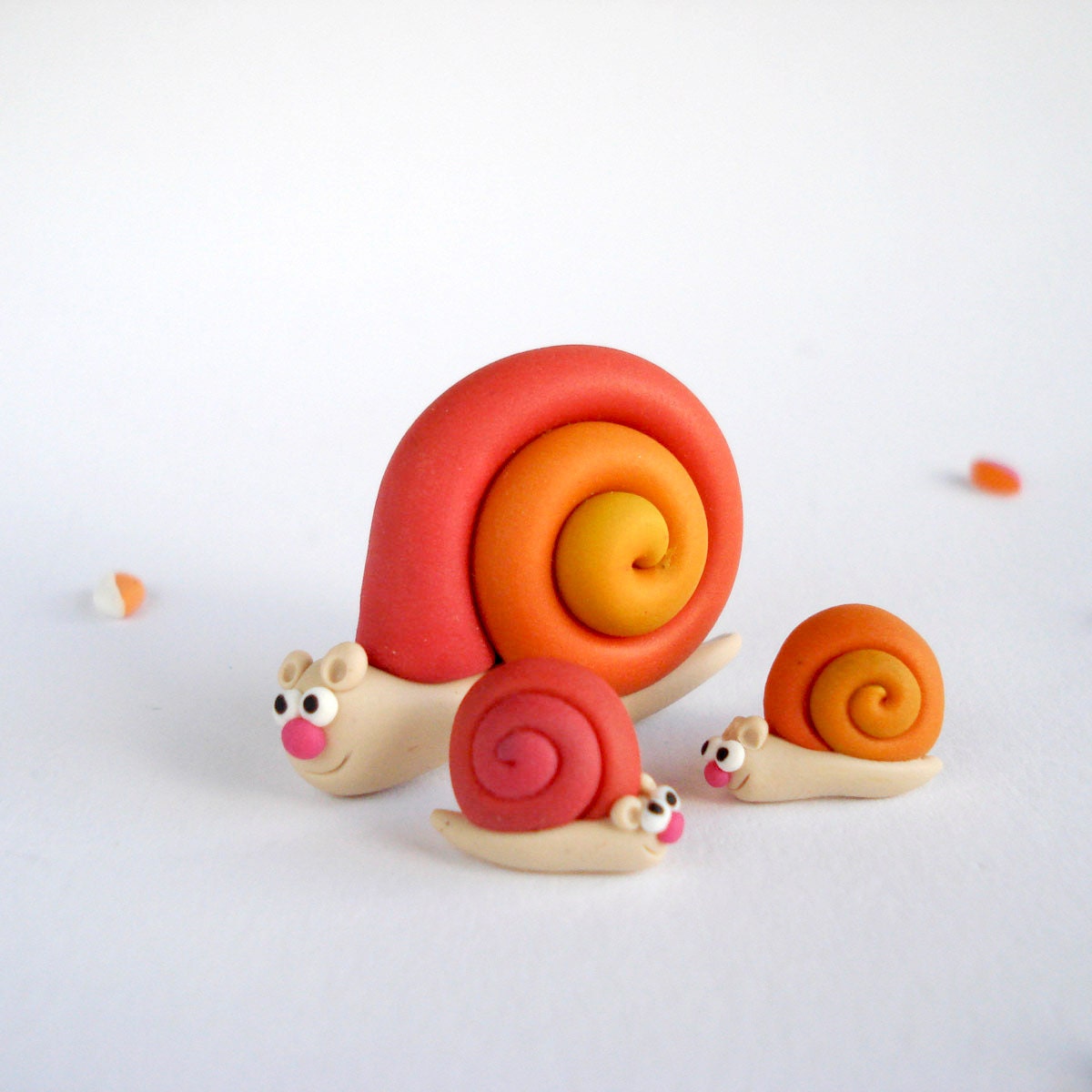 Tropical Snail Brooch and Earrings Set, Summer jewelry hand sculpted in polymer clay - Thelittlecreatures