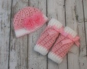 ON SALE - Crochet baby set of hat and legwarmers - Newborn baby legwarmers - Newborn baby hat - Photography prop