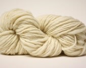 Thick Thin Yarn Slub TTS tts(tm) Hand dyed Fine Merino 44tts13000a Ecru