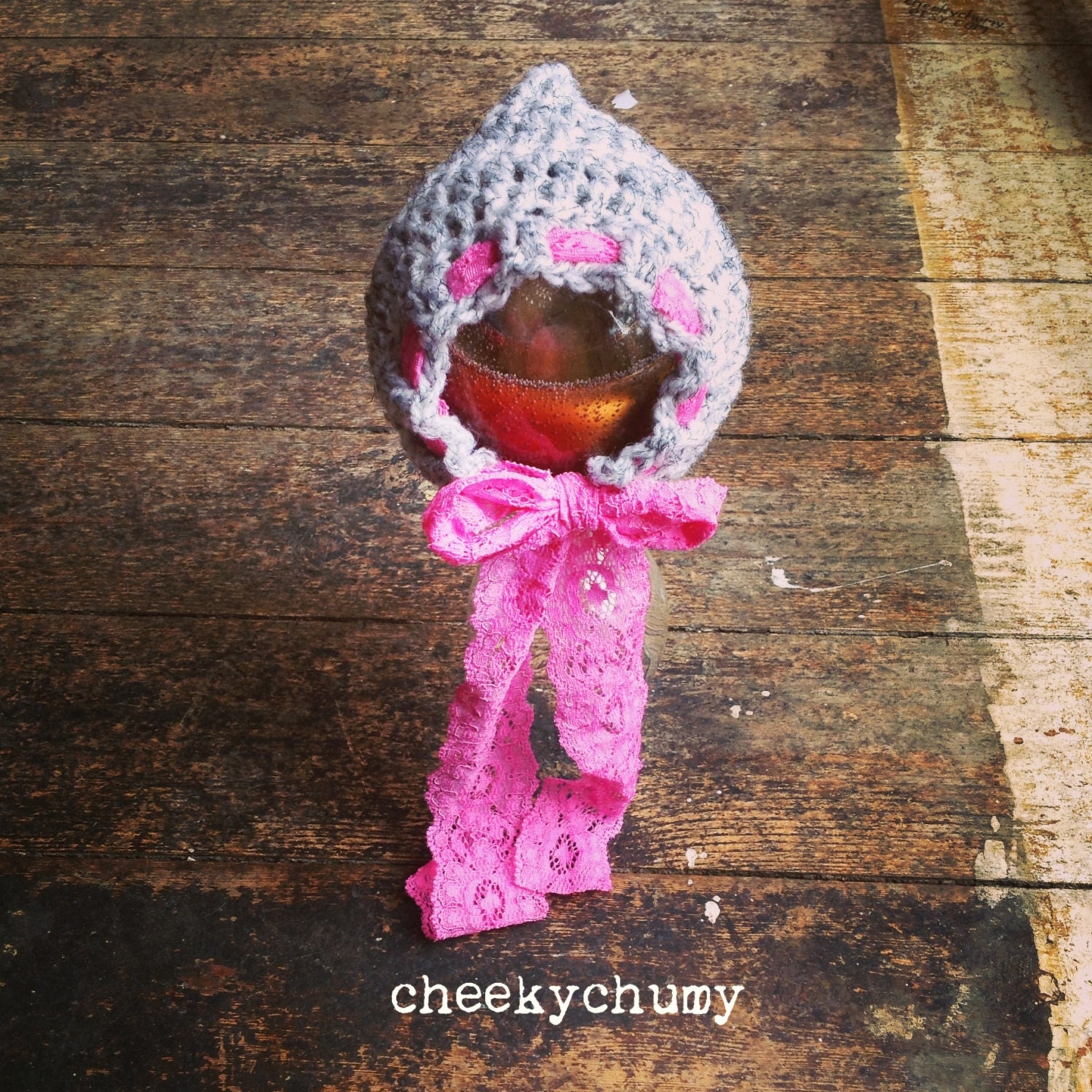 Beautiful grey bonnet with pink lace ties.  Size newborn. Great photo prop. Vintage style. UK seller