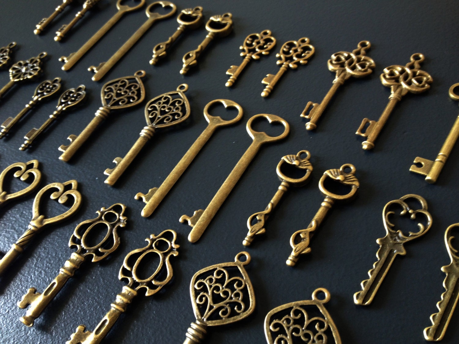 Keys to the Kingdom - 100 x Skeleton Keys, Antique Bronze Skeleton Key, Vintage Keys, Brass Skeleton Keys