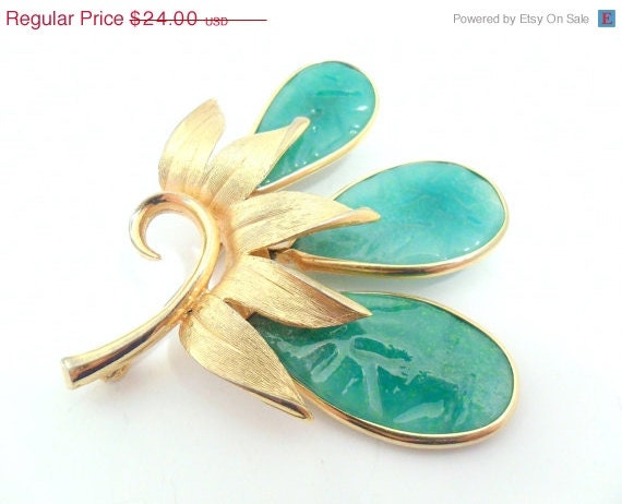 Flower Brooch - Green Mottled Glass Petals - Gold Tone Finish
