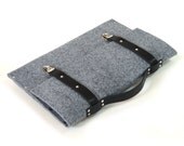 13 MacBook RETINA briefcase grey synthetic felt with black leather straps and handle made by SleeWay