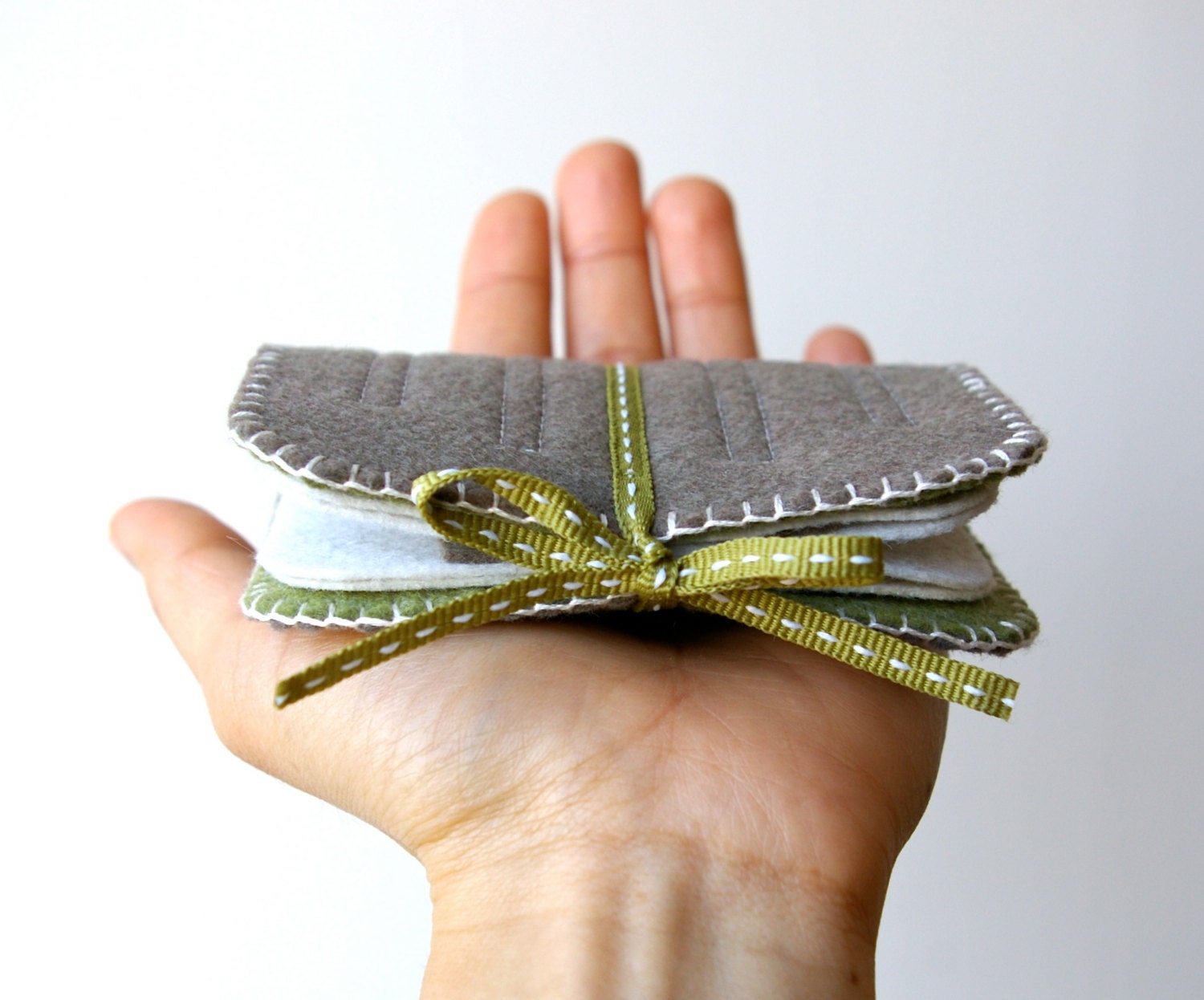 Wool Felt Needle Book // Toffee // LoftFullOfGoodies