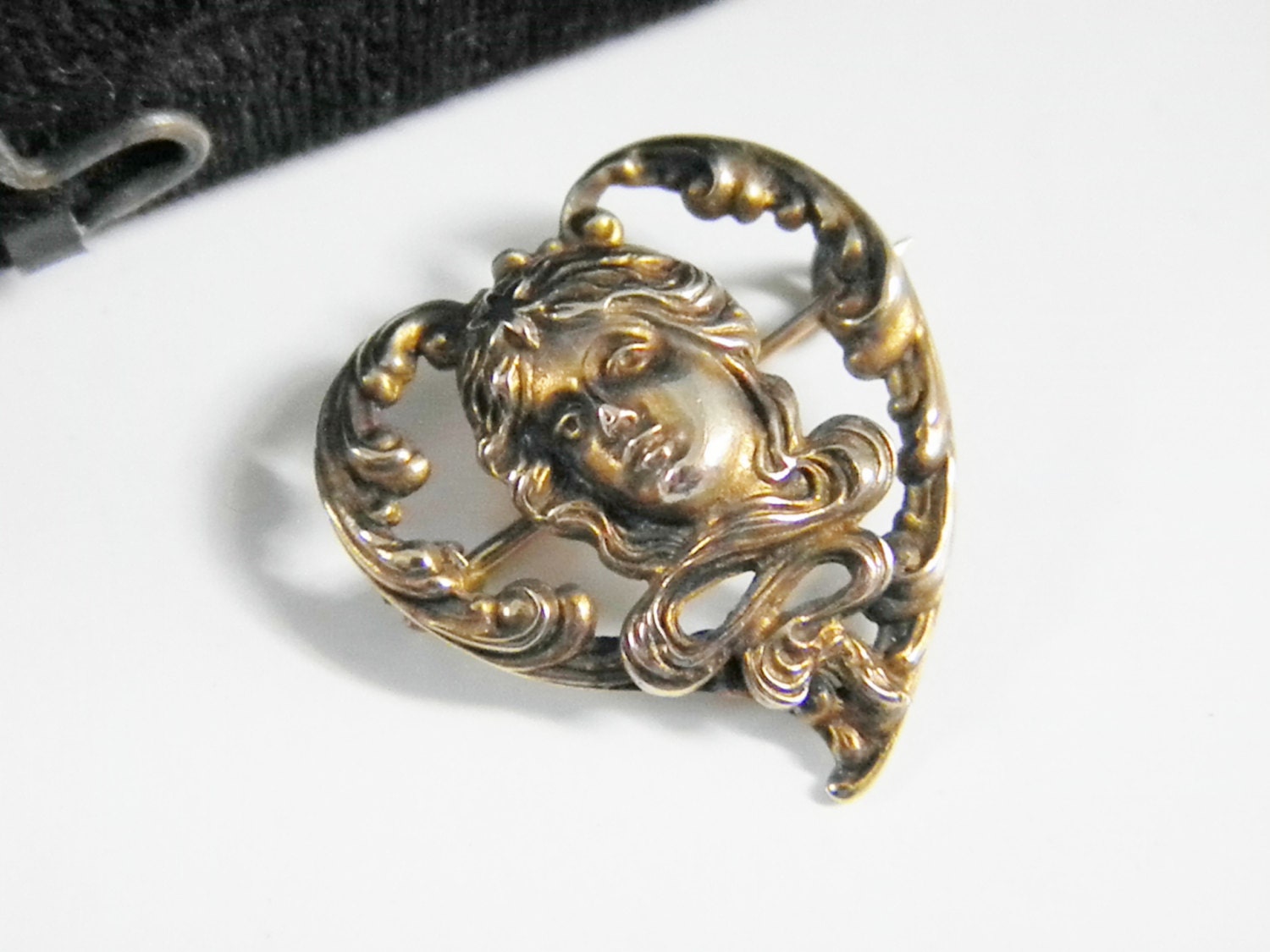 Antique Victorian Art Nouveau Lady Heart Brooch 9K