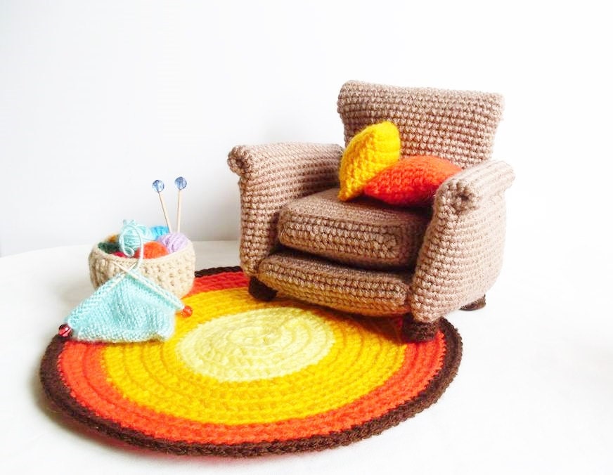 AMIGURUMI PATTERN : Armchair with 2 cushion , rug and knitting basket