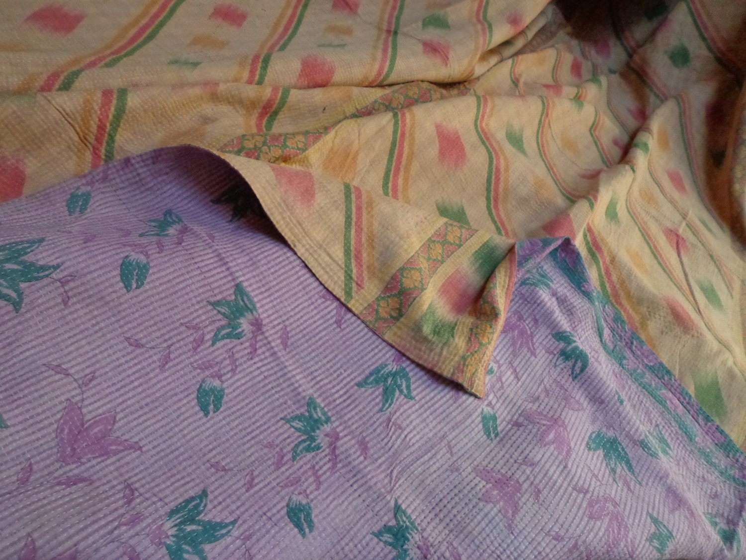 Beautiful Kantha Gudari Indian throw with floral designs A006