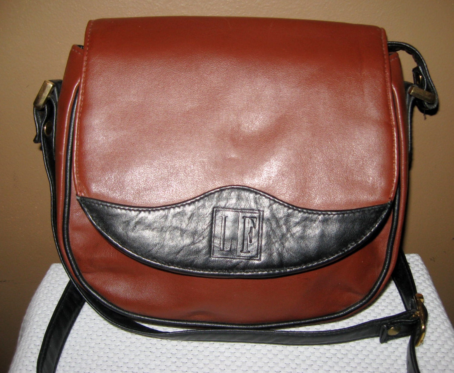 Vintage LESLIE FAYE Brown & Black Leather Lined Shoulder Bag Purse Pocket Book Hand Bag with Adjustable Strap