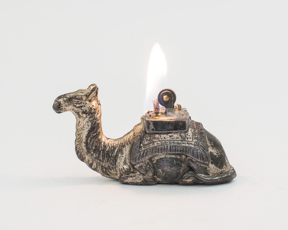 Working 1930s Camel Figural Japanese Table Lighter