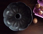 vintage cake pan bundt