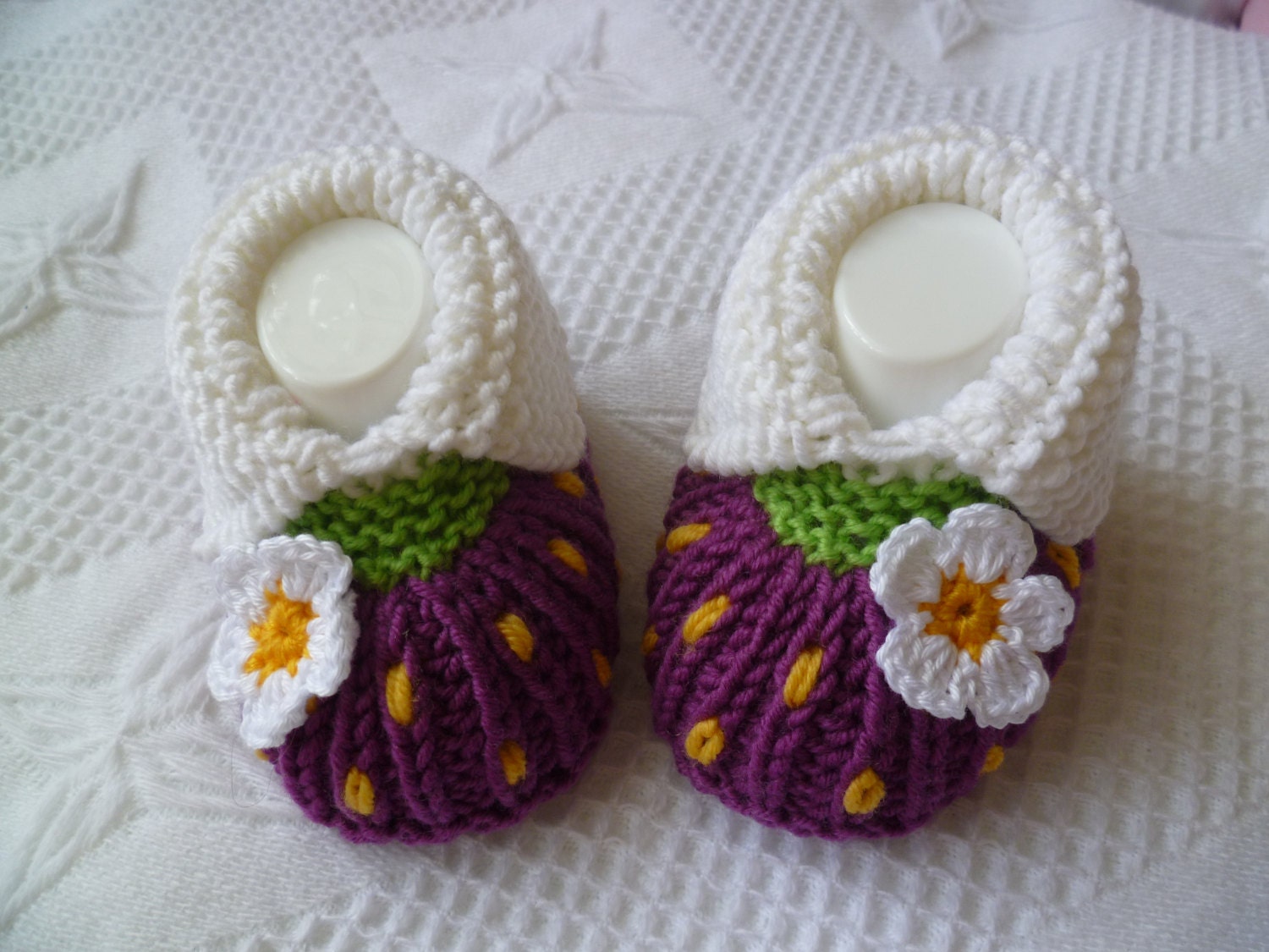 Knitting pattern baby shoes, -blackberry- approx 3 1/2 inches PDF