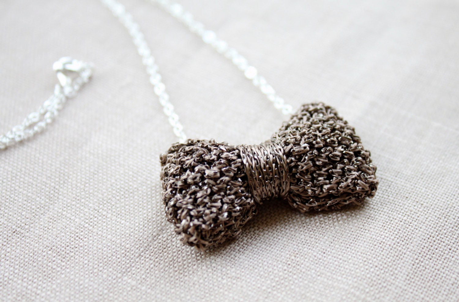 Bow Necklace Knitted in Shiny Metallic Yarn