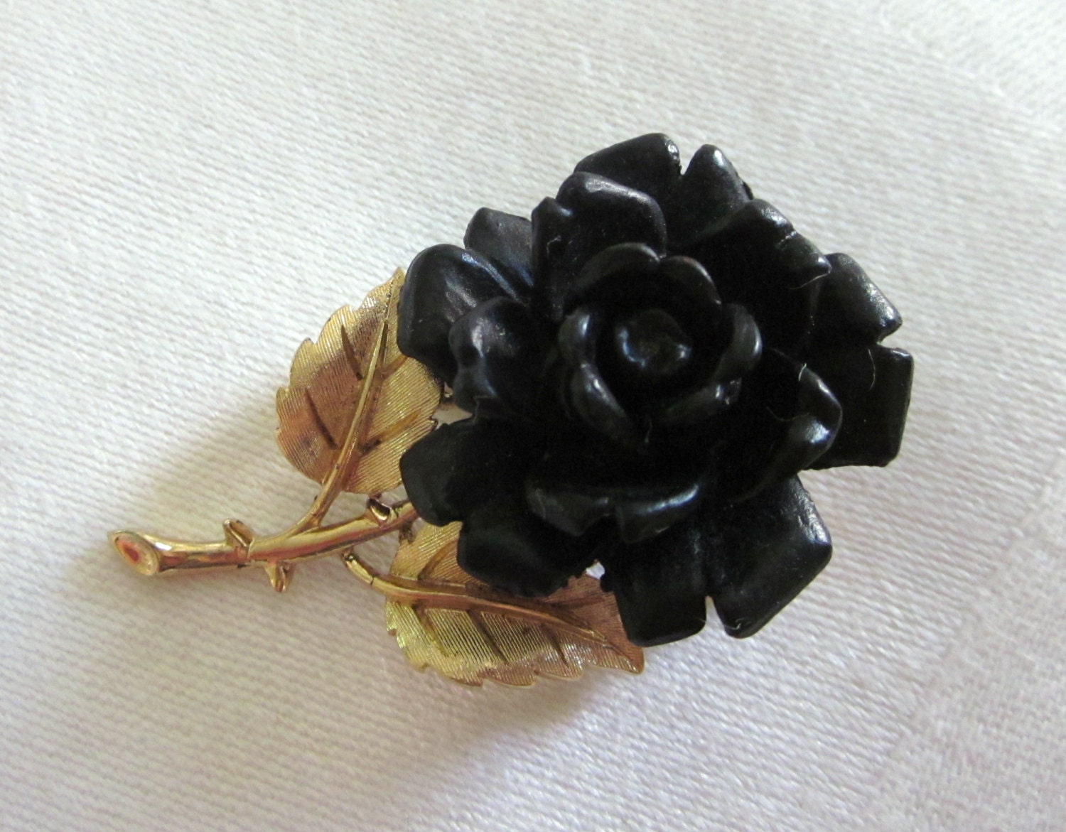 TRIFARI BLACK Flower ROSE Brooch Pin Signed Very Pretty Floral Piece Enamel or Plastic