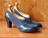 vintage 1930s oxfords / 30s dark blue art deco shoes / size 7