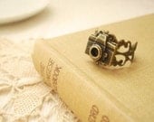 Antique Bronze Hipster Camera Ring, Adjustable Vintage Photographer Lace Filigree Ring, Trendy Camera Jewelry, Photographer Gift