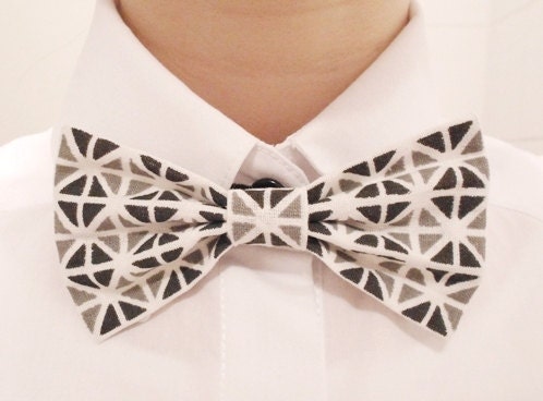 Geometric Print Handmade Style Bow Tie Pin Brooch / Gray Black White Triangle Mosaic