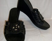 Vintage Ladies Leather Slides by Montego Bay Size 11 Wide Only 6 USD