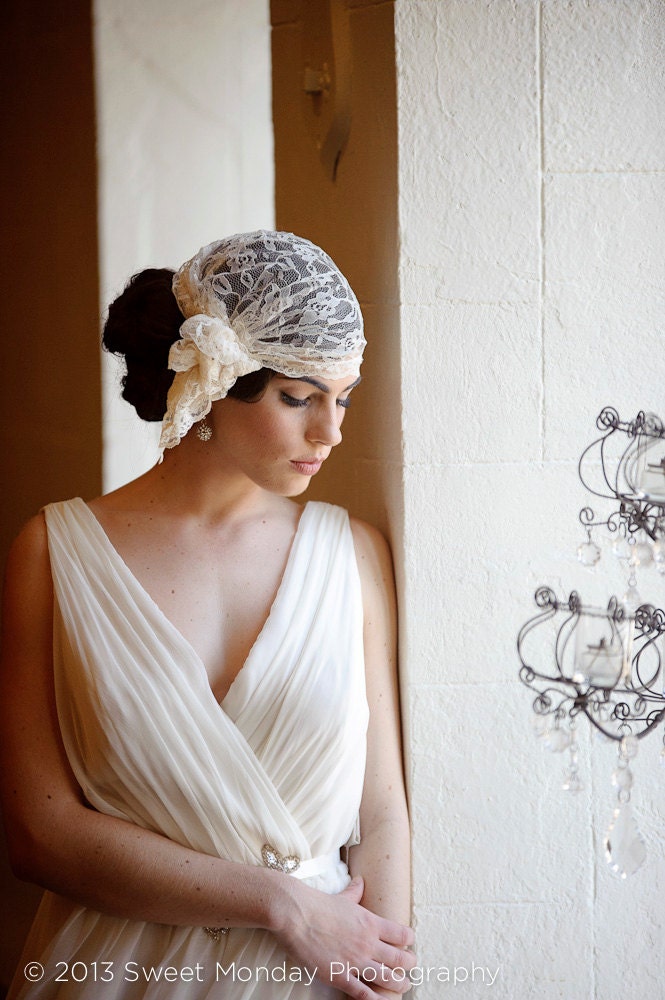 Ivory Lace Bridal Cap, Vintage bridal cap, wedding cap, White lace, Roaring 20s bridal cap - Featured on Style Me Pretty