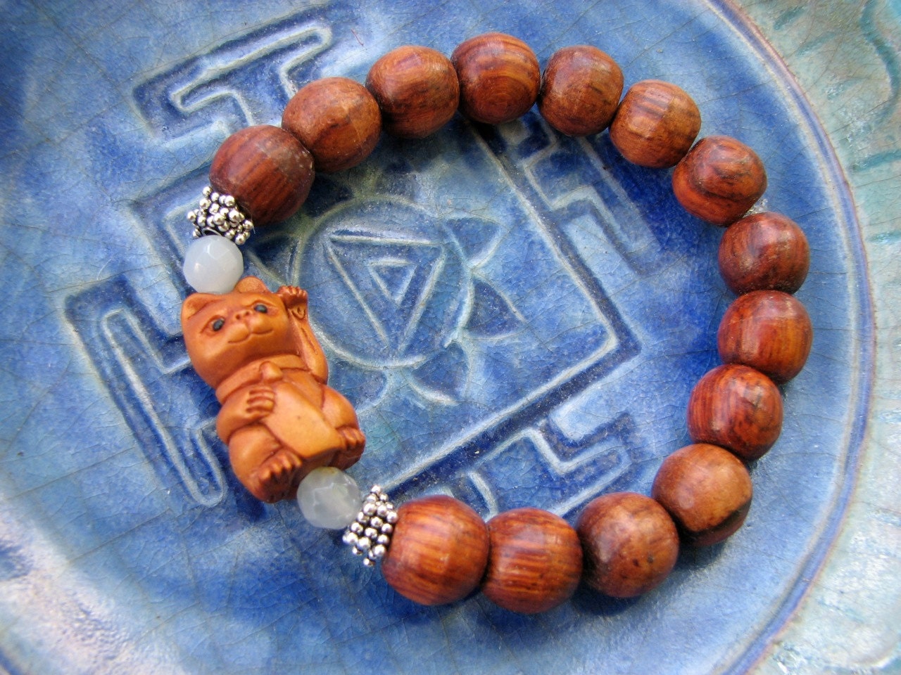 Maneki neko beckoning cat bracelet with moonstone and rosewood / stretch mala bracelet / ojime